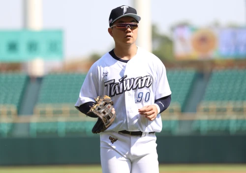 經典賽》「還是要穿最習慣的美津濃」江坤宇再戰經典賽要熟悉秒數限制　不斷跟大聯盟等級鄭宗哲學習